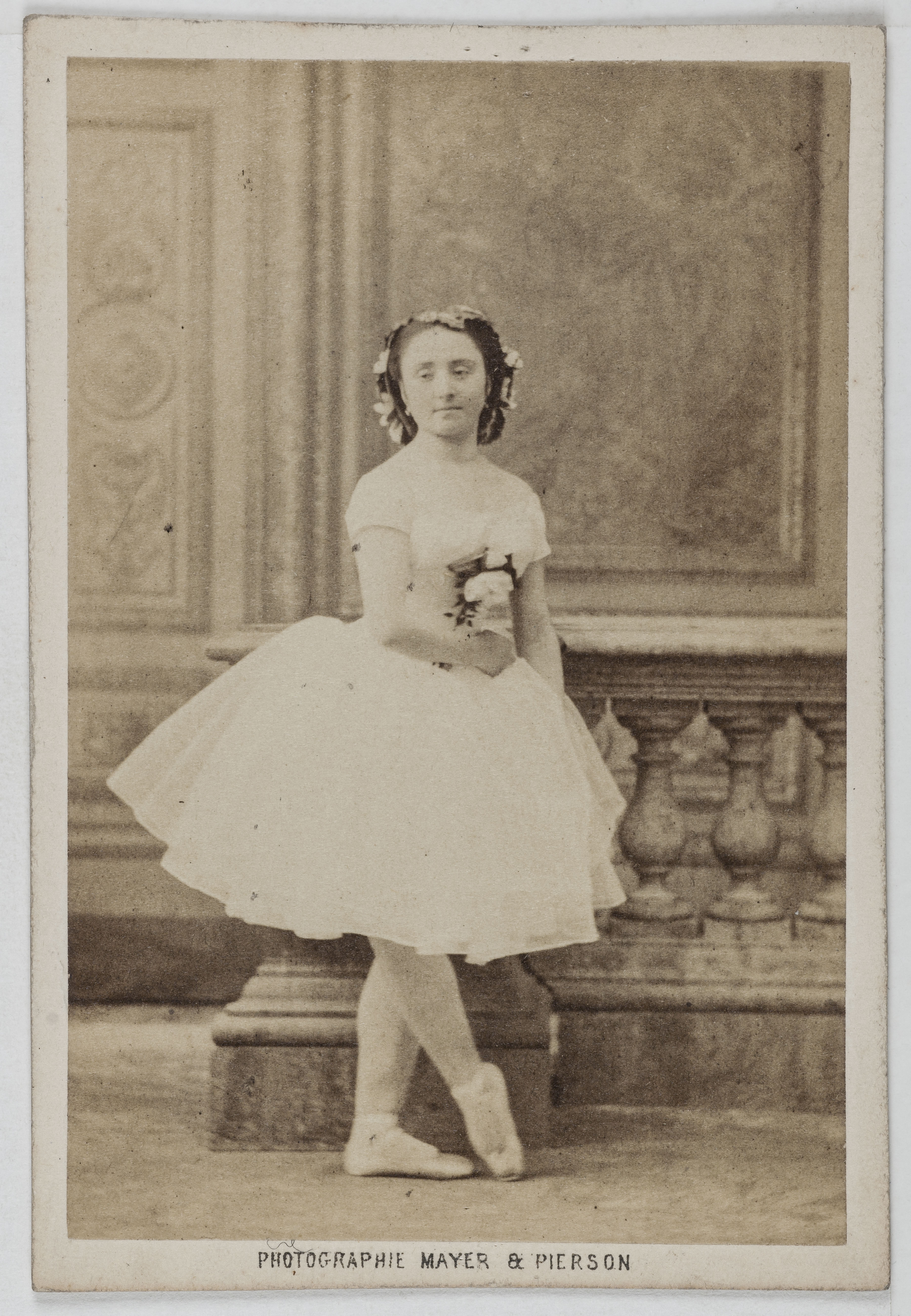 Mayer Frères et Pierson, Portrait d'Oberti, danseuse.
