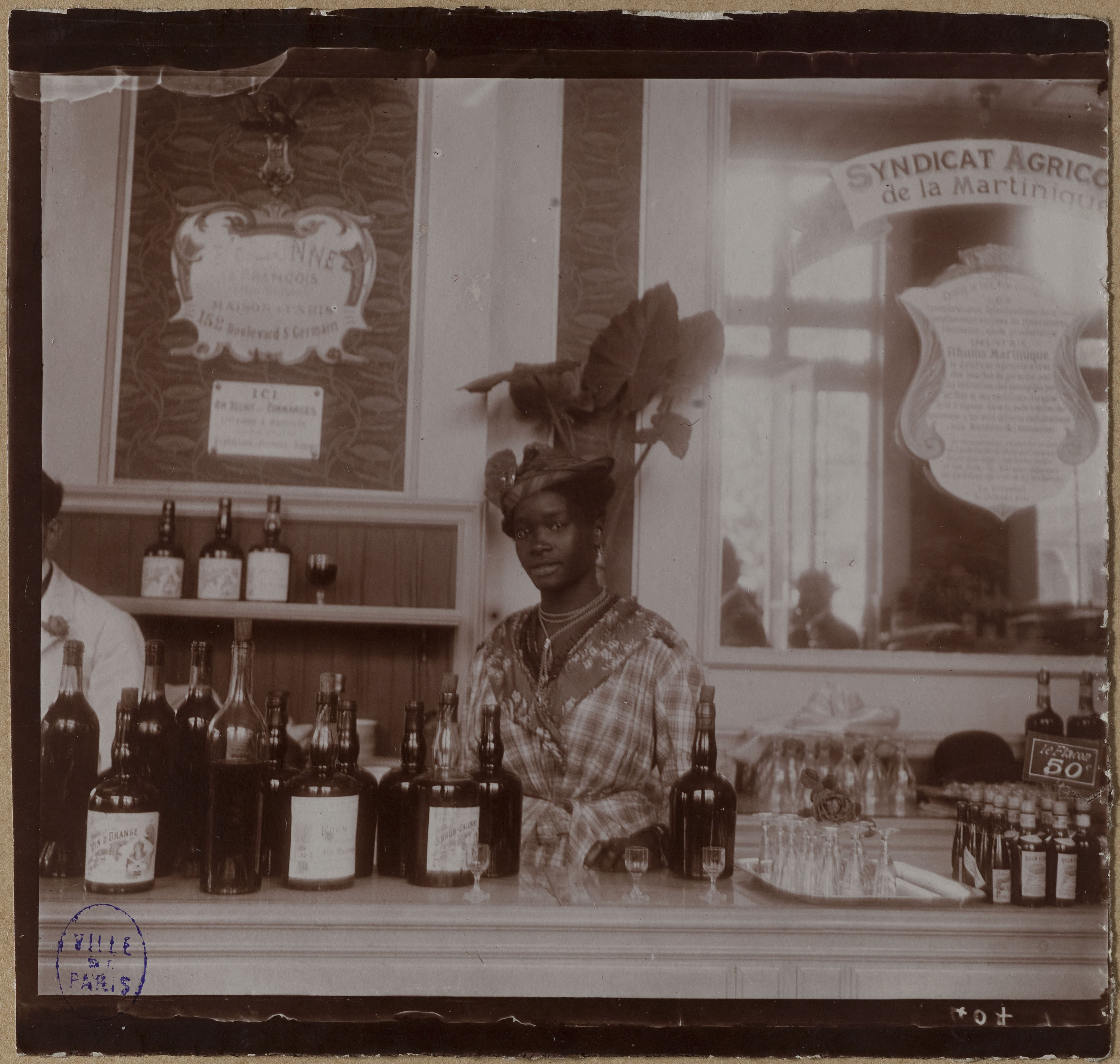 Anonyme, Martiniquaise en costume, exposition universelle de 1900, Champs de Mars, 7e arrondissement
