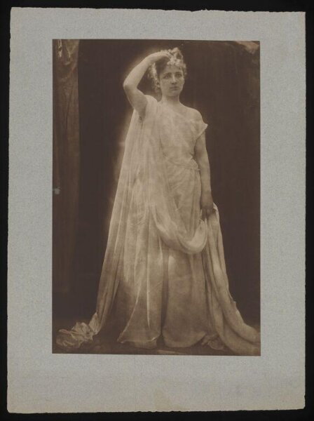 Julia Margaret Cameron, She walks in beauty
