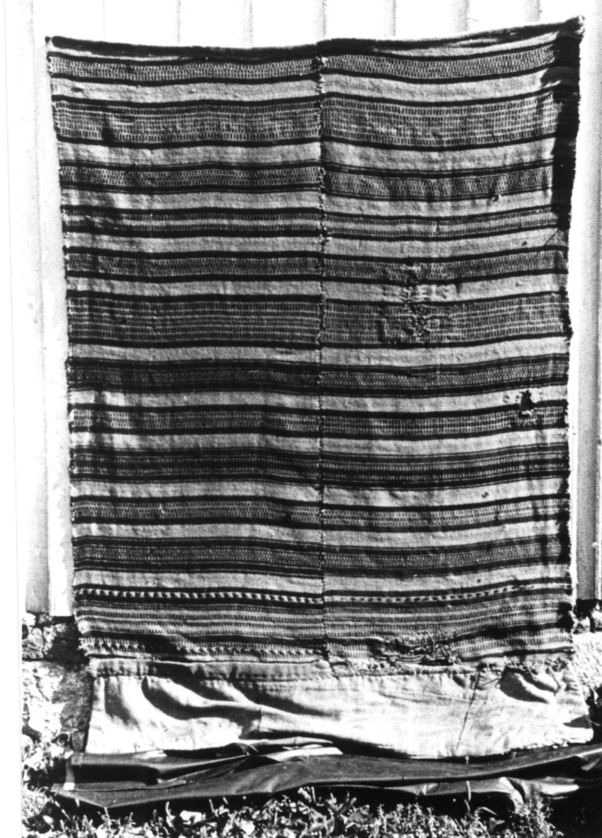 Anna Grostøl, Teppe, toskaft og smettebord. Eiken, Hægebostad, Vest-Agder 1941.