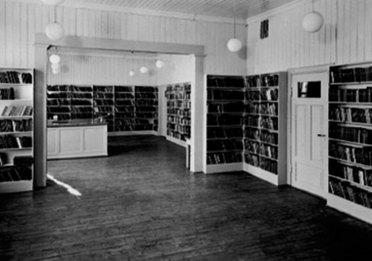 Anno Domkirkeodden, HAMAR FOLKEBIBLIOTEK, UTLÅNSAVDELINGEN, BOKUTLÅN, BOKHYLLER