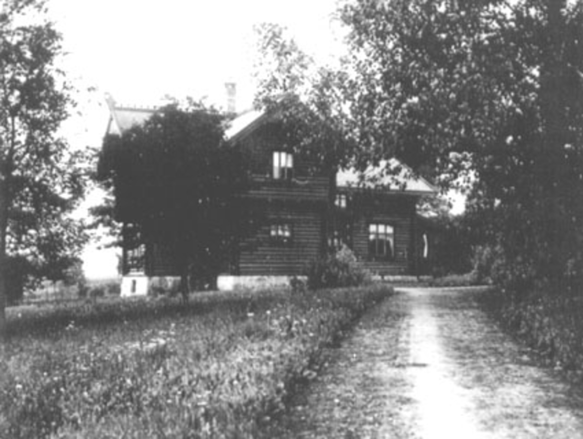 Anno Domkirkeodden, EKSTERIØR: BESTYRERBOLIGEN, JØNSBERG LANDBRUKSSKOLE, ROMEDAL,