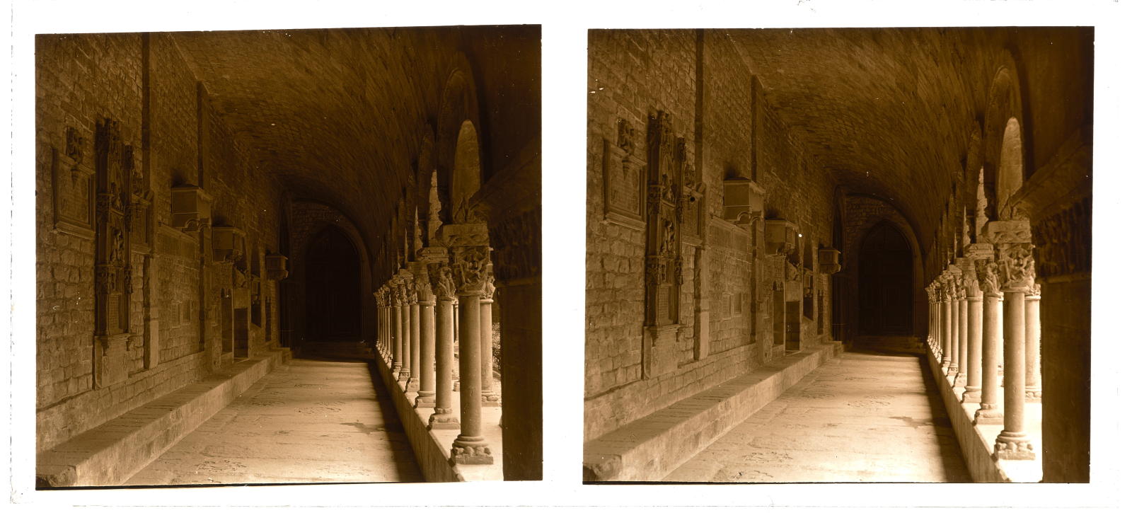 Desconegut, [Cathedral Cloister]