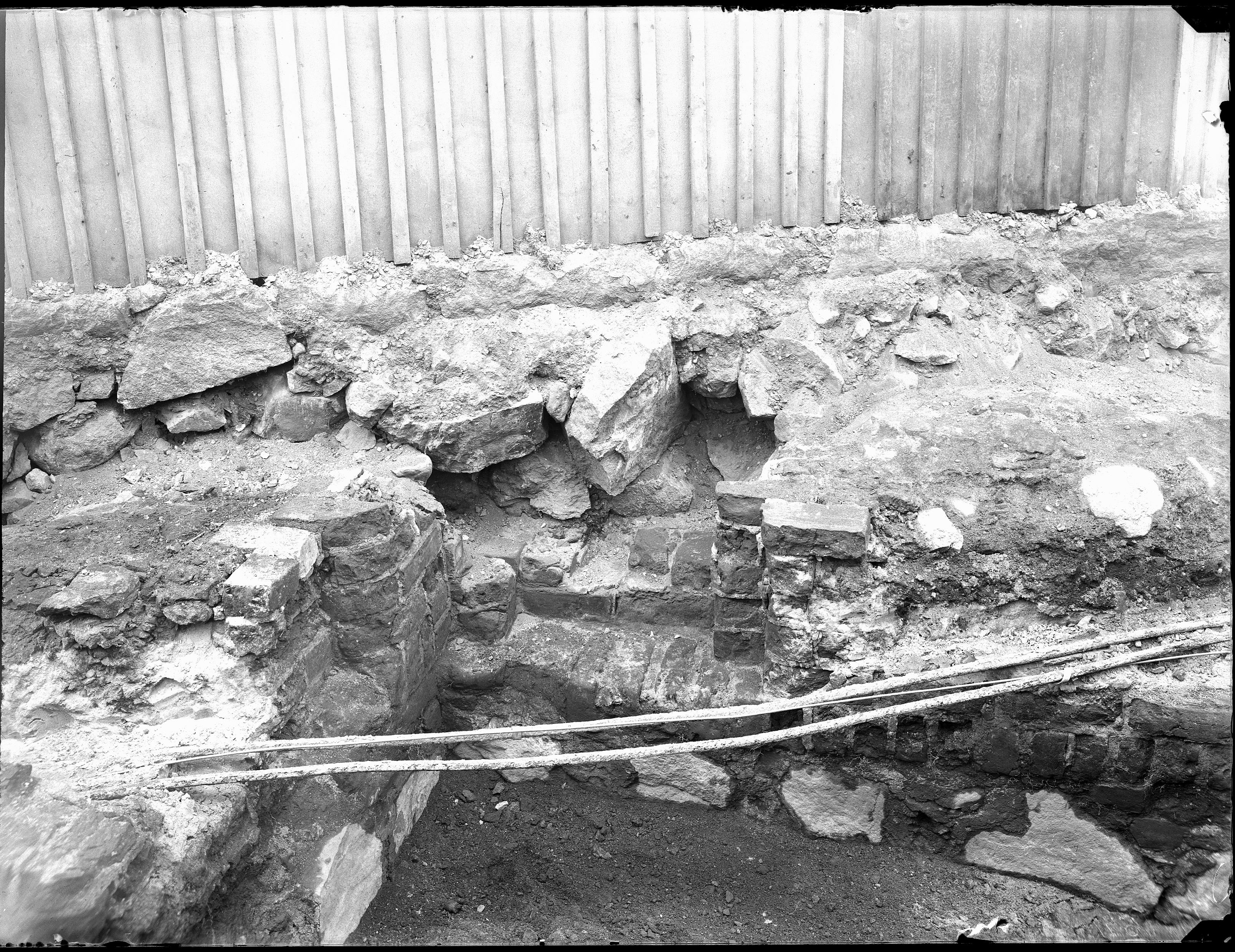 Erik Lundberg, Nyköping, Franciskanerklostrets ruin