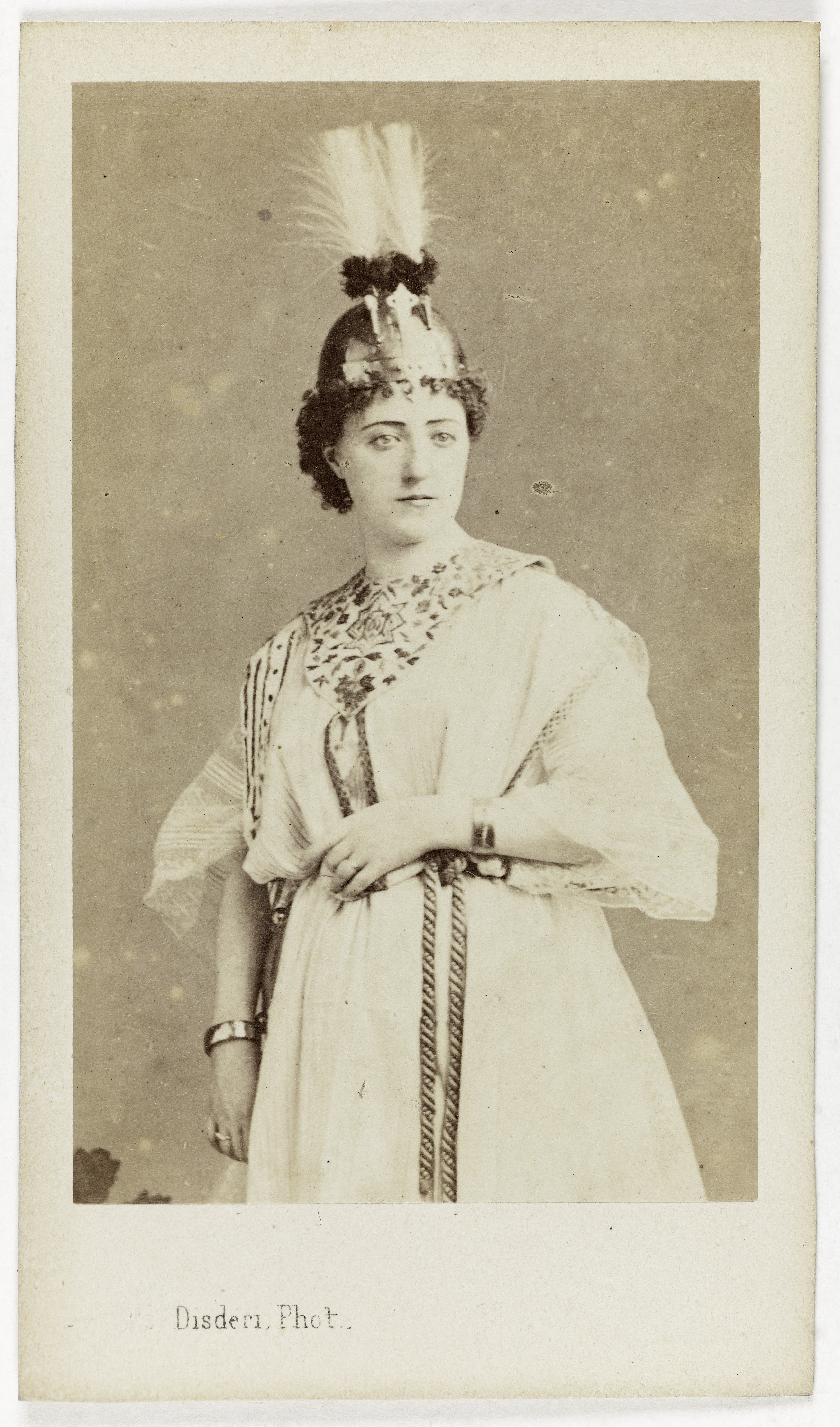 André-Adolphe-Eugène Disdéri, Portrait de Blanche Montaubry, cousine du ténor Montaubry, et danseuse à l'Opéra entre 1861 et 1873.