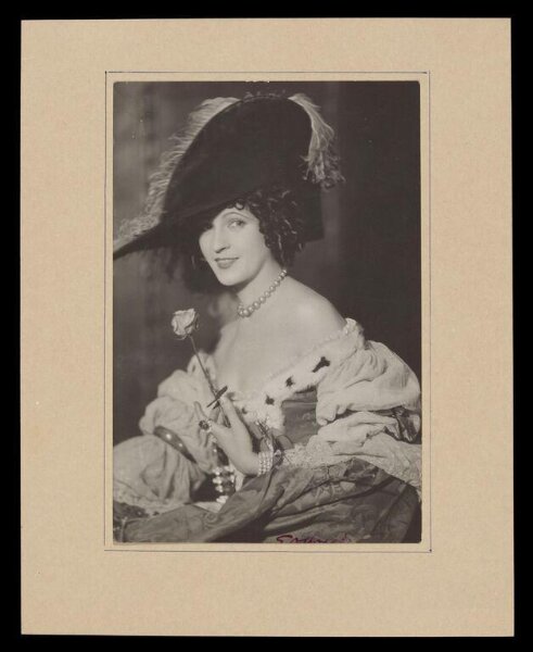 Hoppé, Emil Otto, Juliet Compton, one of Charles Cochran's young ladies
