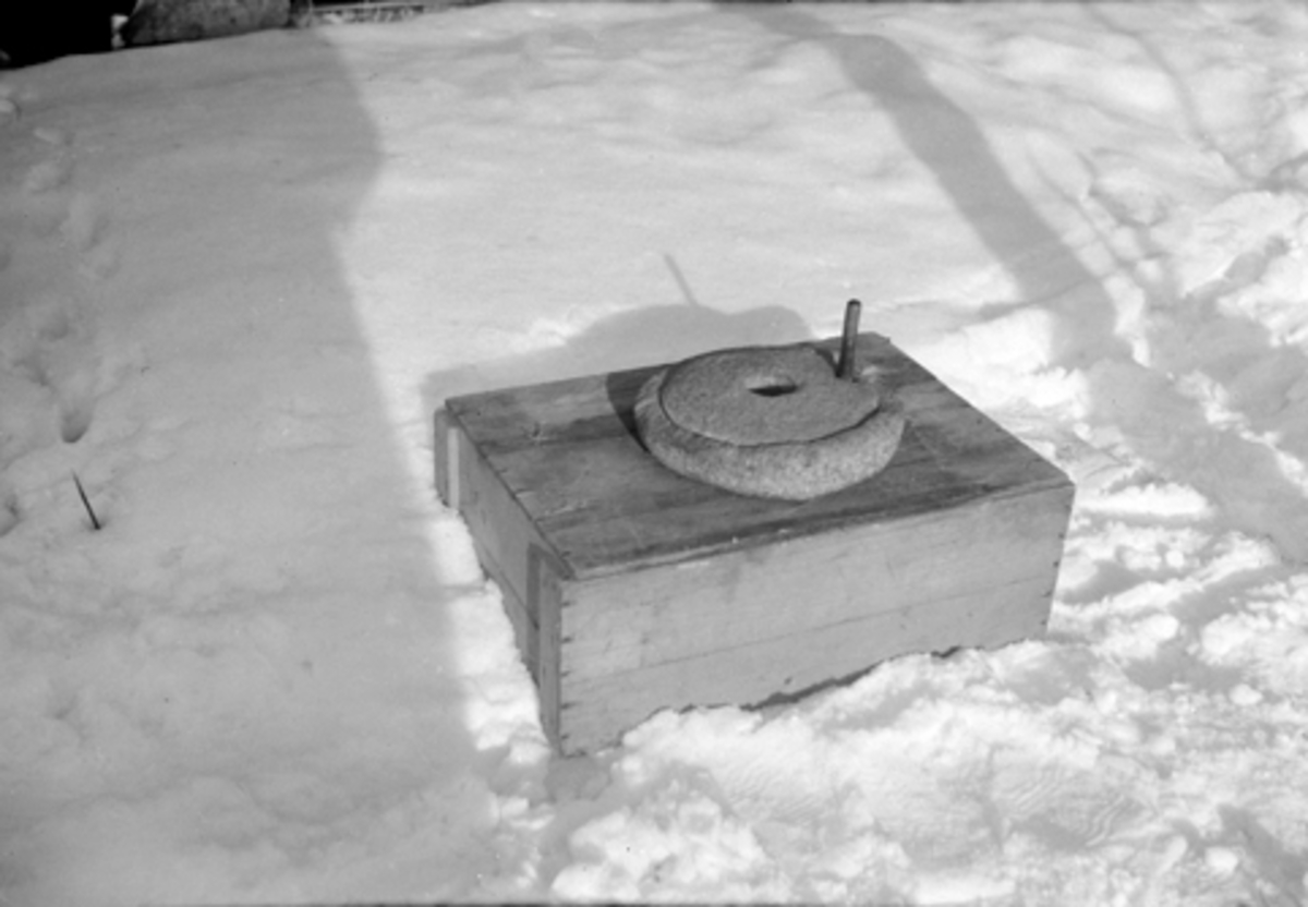 Toralv Bleken-Nilssen, GJENST. FOTO, HÅNDKVERN. FOTO: TORALV BLEKEN NILSSEN.
