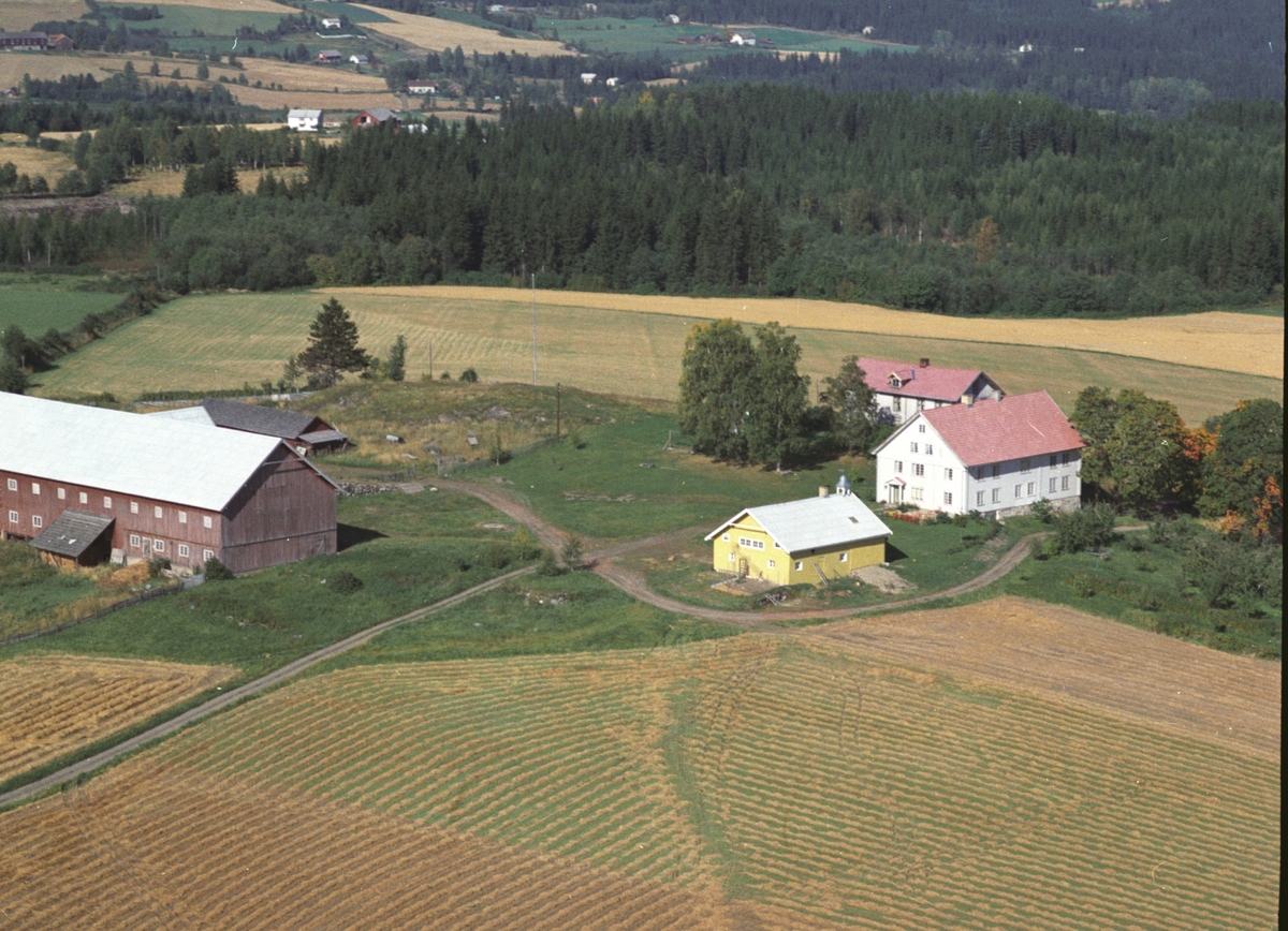 Widerøes Flyveselskap A/S, Flyfoto, gardsbruk, Kvalstad, Veldre, Hedmark.