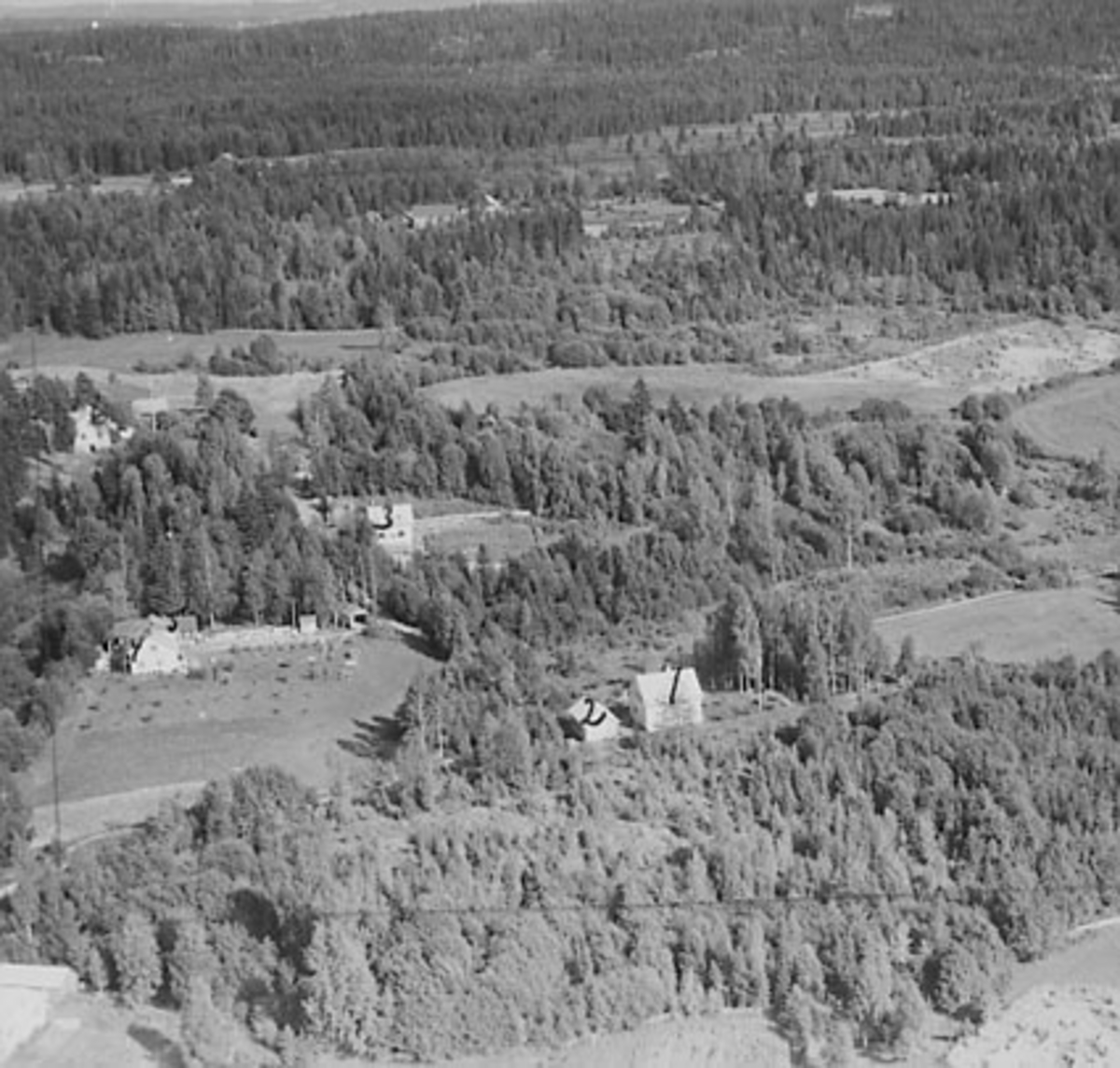 Widerøes Flyveselskap A/S, FLYFOTO BRATENG, ÅSVANG