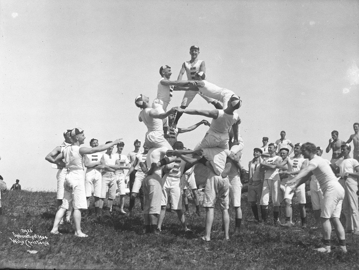 Anders Beer Wilse, Prot: Roklubben (Christiania) Gymnastisk Pyramide 9/6