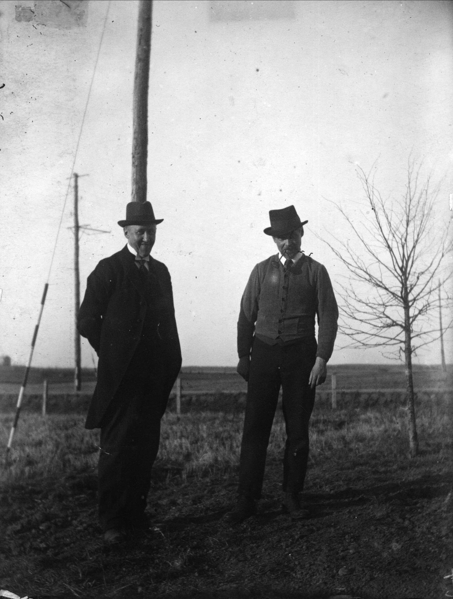 Okänd,, Axel Nyman och Gusten Widerbäck i Årsta, Uppsala 1919