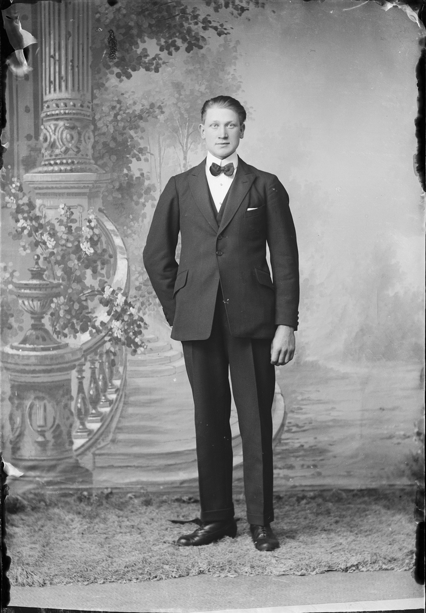 Skötsner-Edhlund, Ateljéporträtt - Halvar Fritihoff Pettersson från Forsmark, Uppland 1923