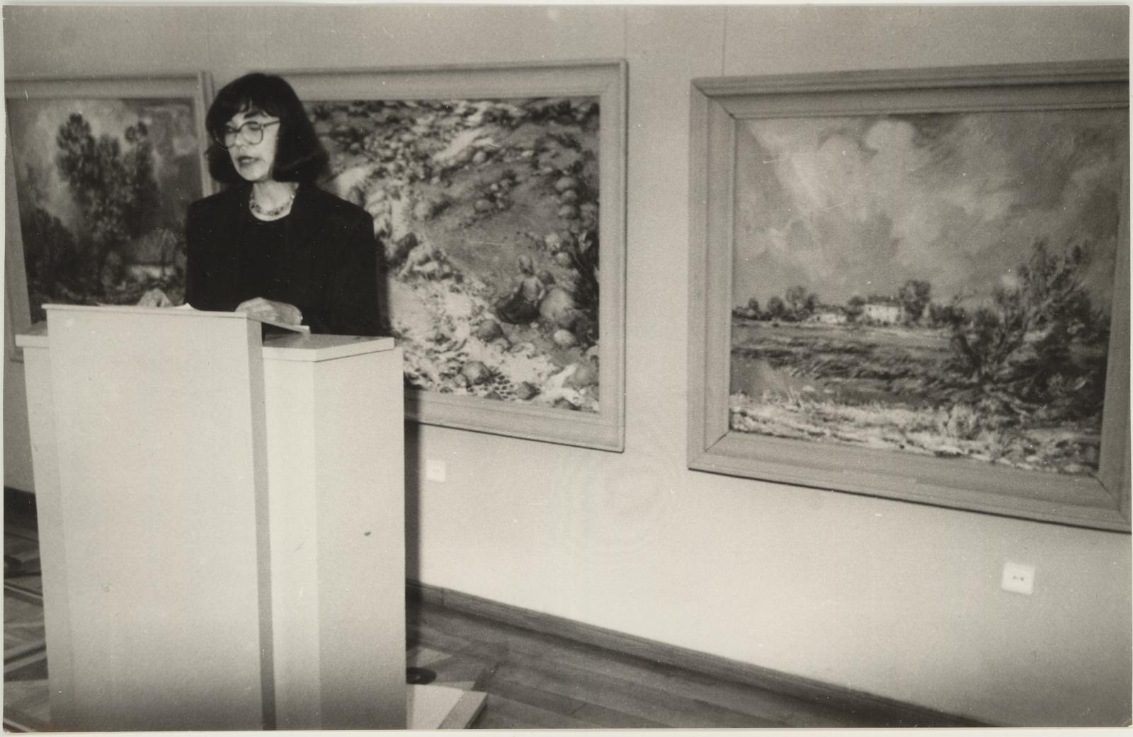 Mari (kujutatu) Nõmmela, Ettekannete päev "Tartu Riiklik Kunstiinstituut 1945-51" 1991.a. Esineb Mari Nõmmela