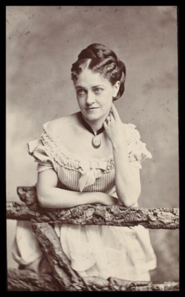 London Stereoscopic and Photographic Company, Guy Little Theatrical Photograph