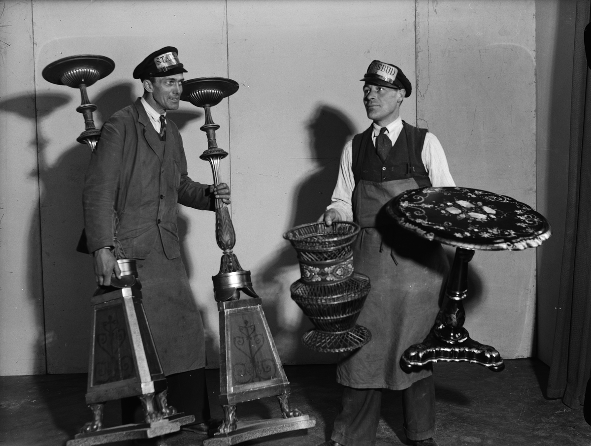 Paul Sandberg, "Den gamla goda tiden' lockar. Intressant exposé av 1800-talets Upsala. - Stadsbuden 34 Zeijlon och 22 Andersson komma med underliga ting", Norrlands studentnation, Uppsala 1942