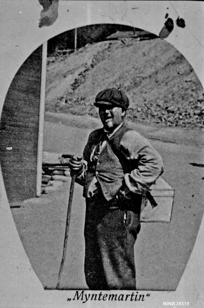 Axel Rosenvinge Brostrup, Mannsperson, "Mynt-Martin"