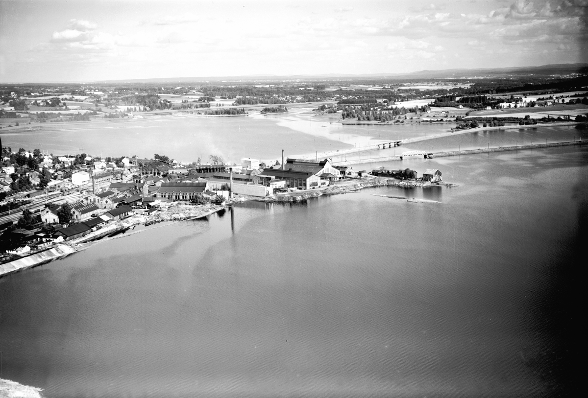 Widerøes Flyveselskap A/S, FLYFOTO HAMAR JERNSTØPERI, (HAM-JERN), ESPERN, STANGEBRUA, ÅKERSVIKA MOT VANG