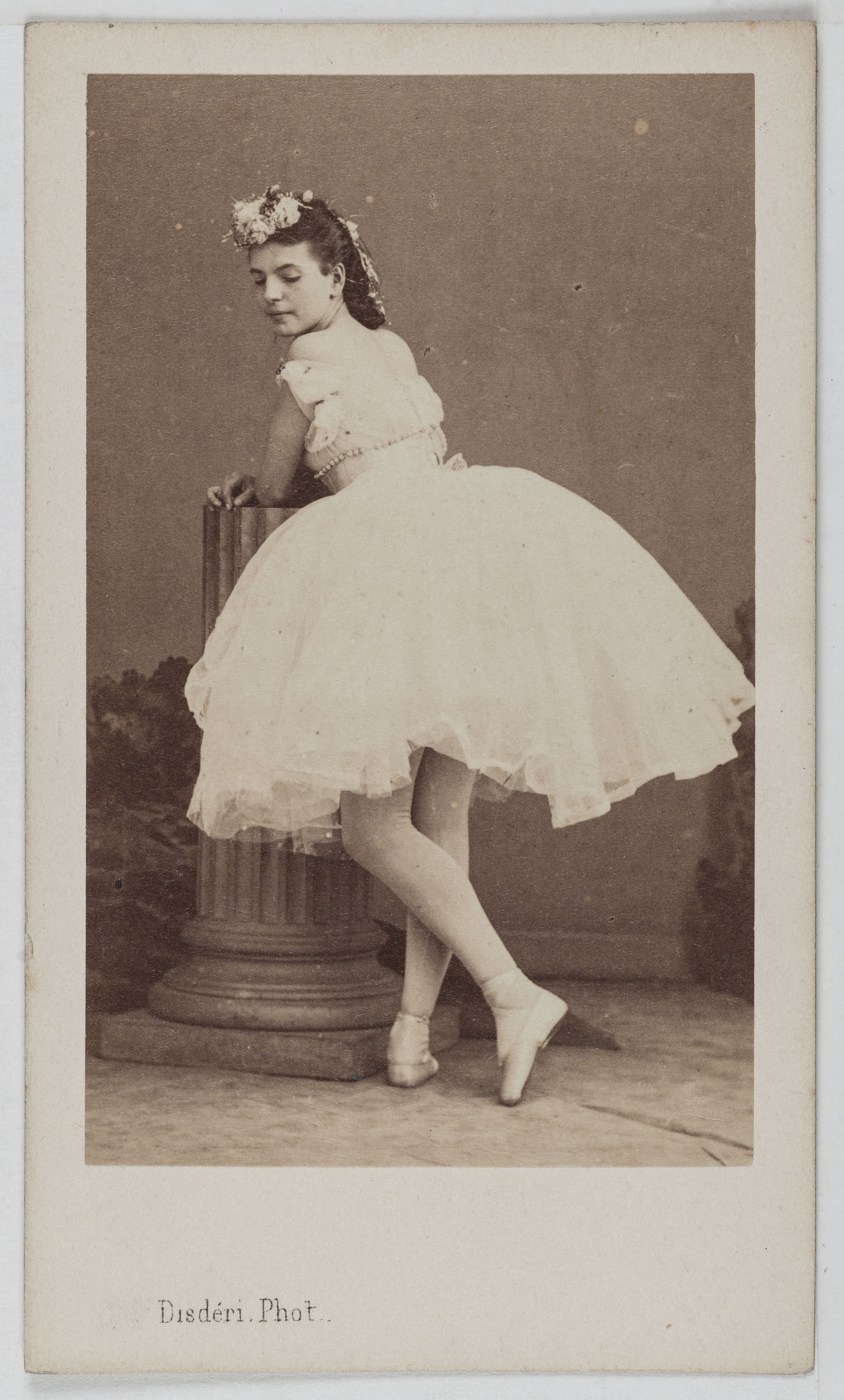 André-Adolphe-Eugène Disdéri, Portrait d'Agnès Nesler, danseuse à l'Opéra.