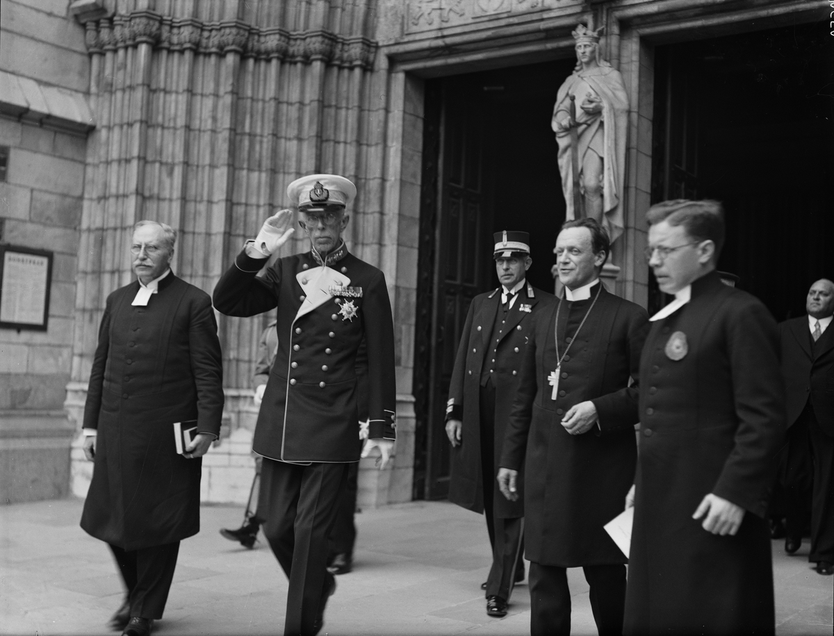Paul Sandberg, Archbishop Erling Eidem and King Gustav V of Uppsala Cathedral 1935