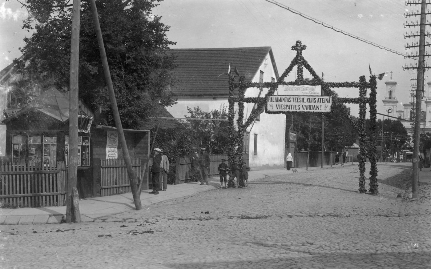 Petras Ločeris, Kęstučio ir Rotušės gatvių kampas