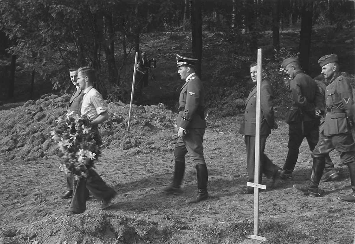 Anders Beer Wilse, Prot: Tyske Kirkegård - Krans nedlegges