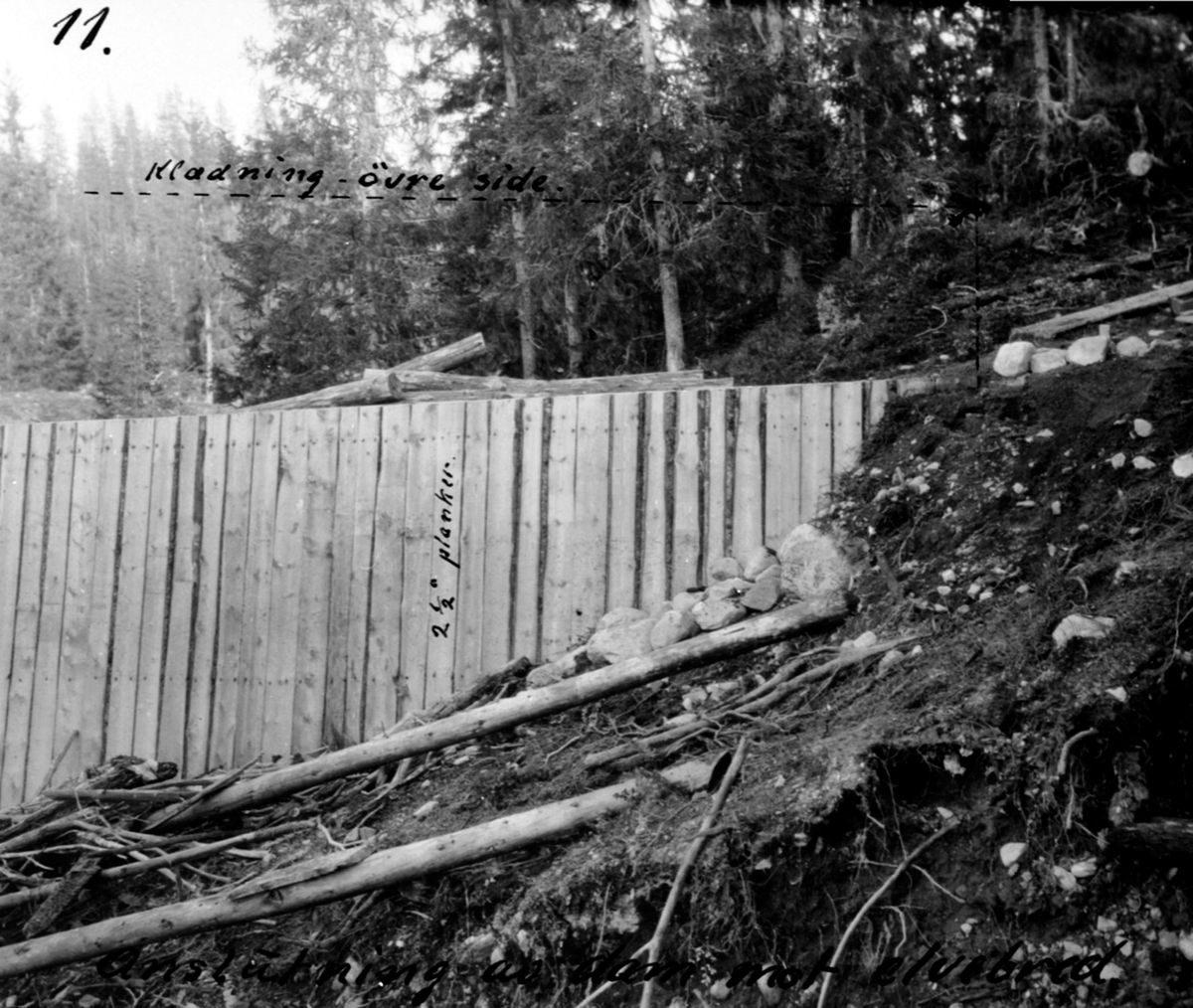 Anno Domkirkeodden, Bergsbu dambrudd, avslutning av dam mot elvebredden, kledning øvre side.