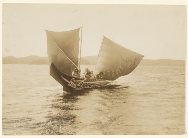 Edward S. Curtis, [On the bow the mythic double-headed serpent rolled its eyes and darted forth its tongue]