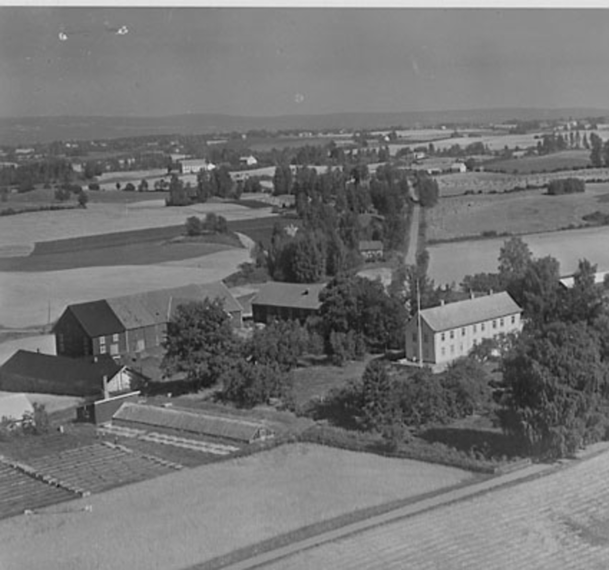 Widerøes Flyveselskap A/S, FLYFOTO SAKSLUND, OTTESTAD