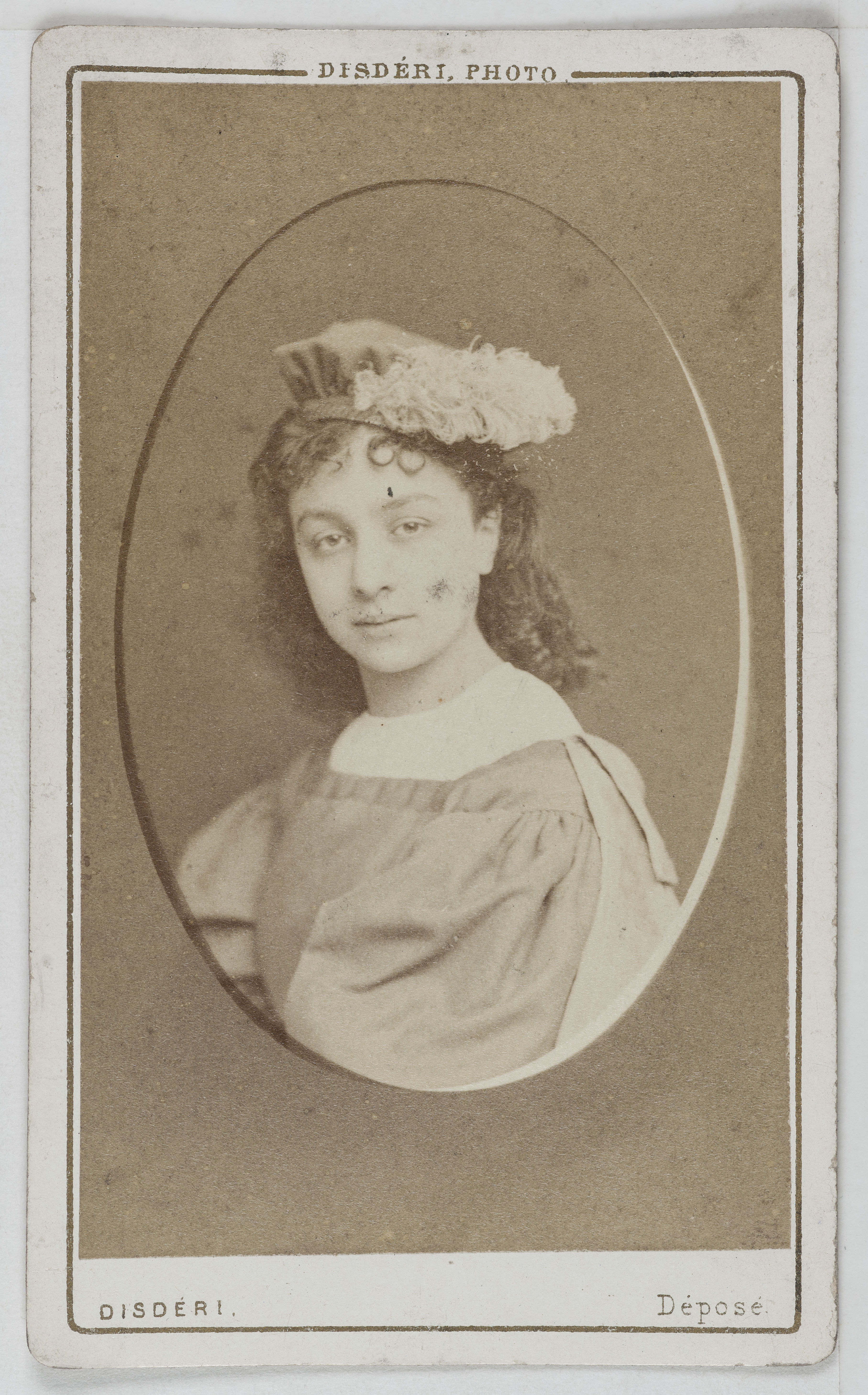 André-Adolphe-Eugène Disdéri, Portrait de Normann, actrice au Théâtre des Folies-bergère