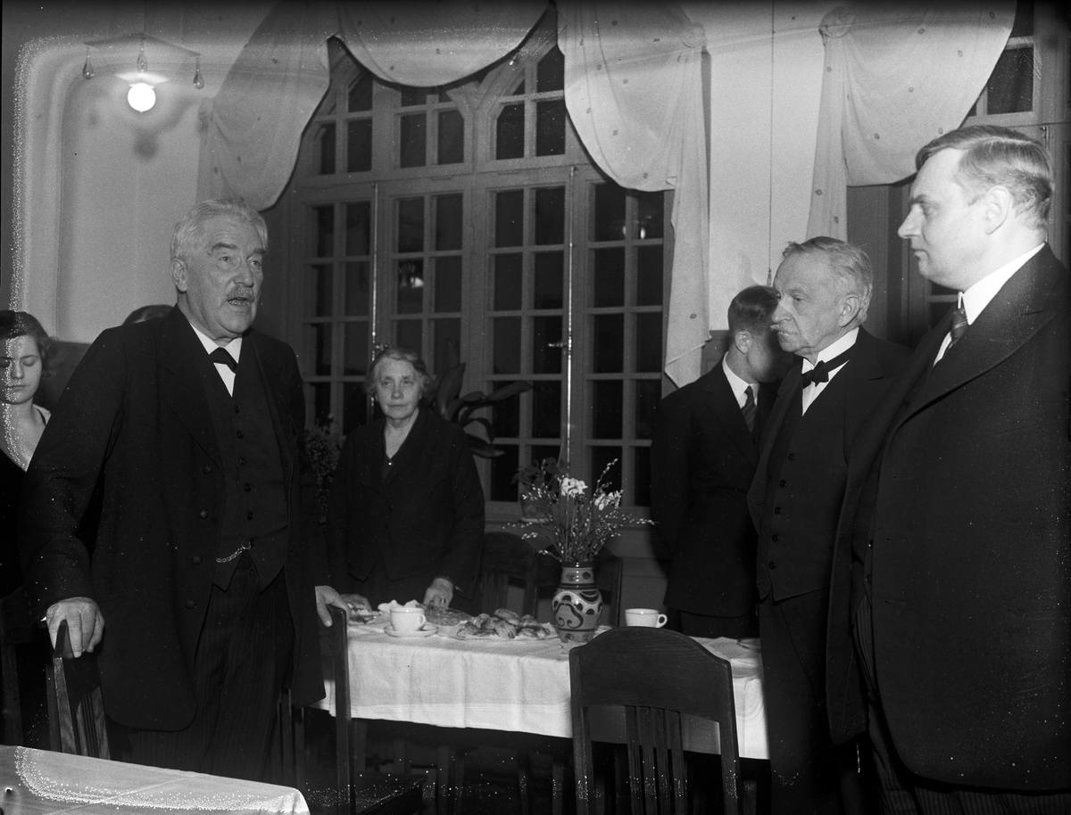 Paul Sandberg, “Beautiful Fifty-year party” - Uppsala Workers' Institute celebrates its 50th anniversary, Professor Arvid Gustaf Höbom tells memories, KFUM-borgen, Uppsala 1933