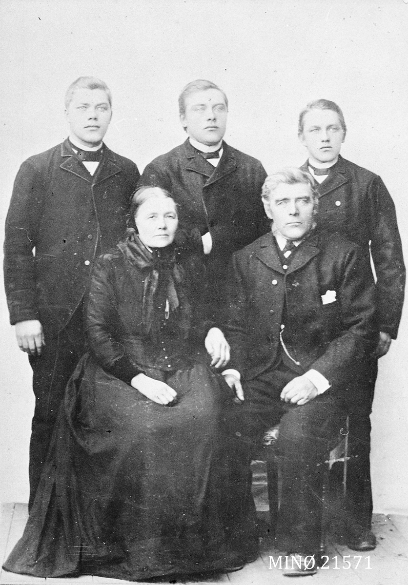 Henrik Augustinsson Stinessen, Famliebilde