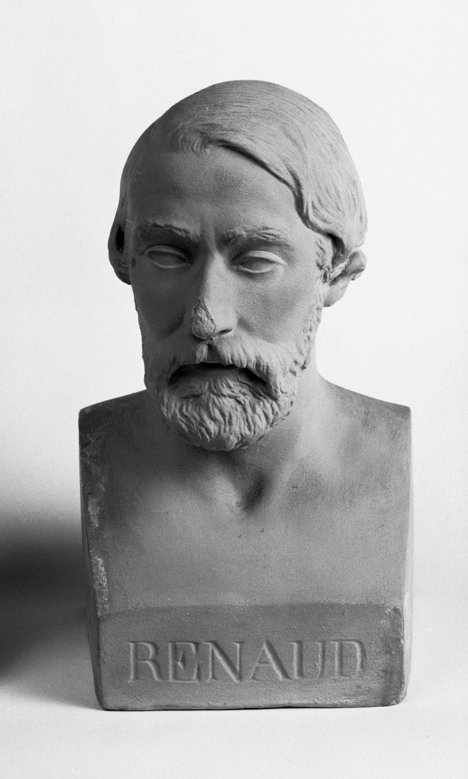 Jean Pierre Dantan, Portrait sérieux d'Edouard Renaud (1818 - après 1886), architecte en chef de la Ville de Paris.