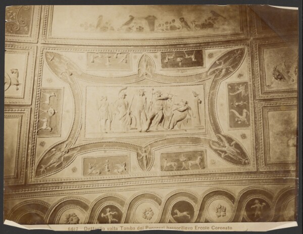 Unknown, Dettaglio volta Tomba dei Pangrazi, bassorilievo Ercole Coronato