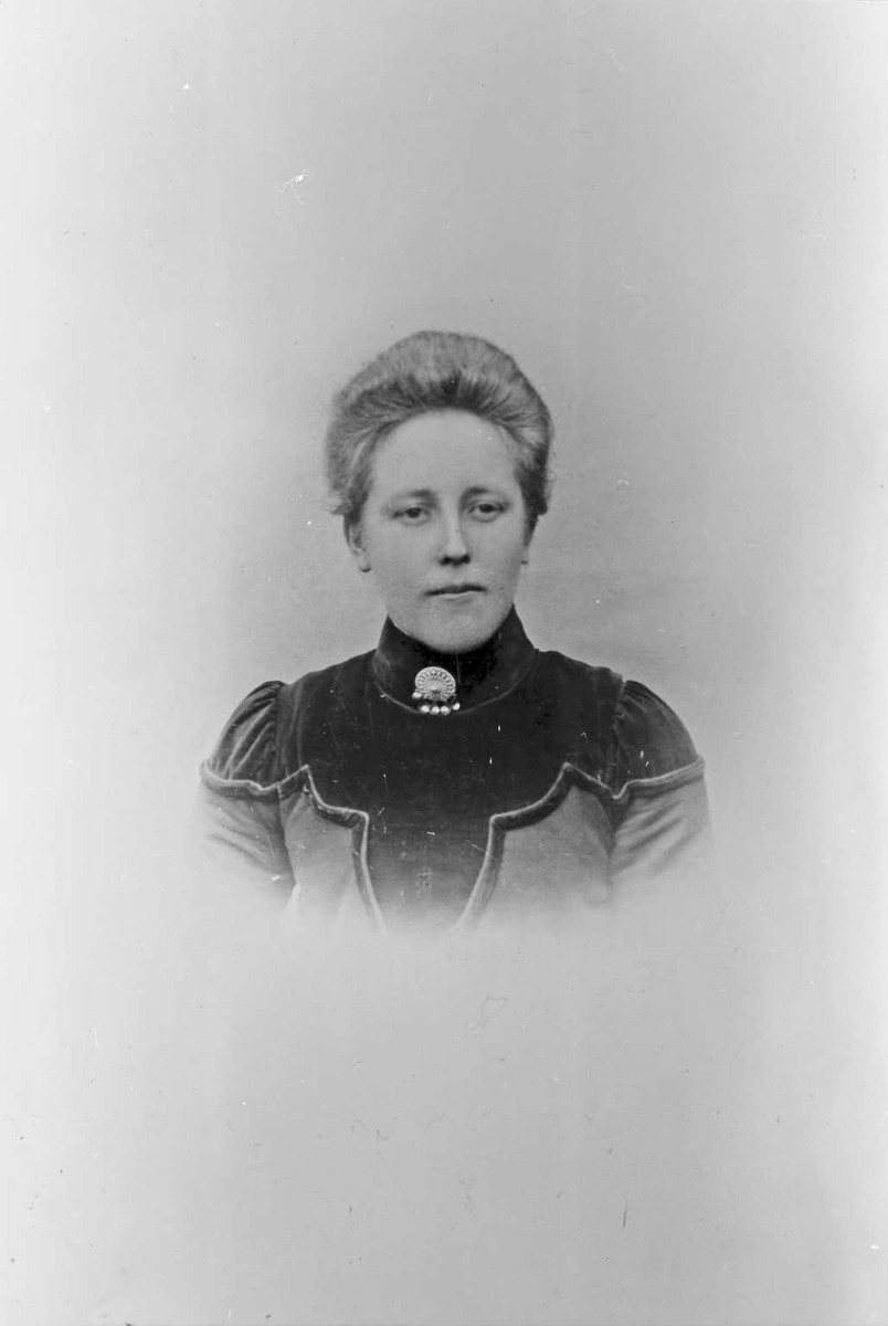 Ukjent, Portrett av kvinne - Ida Simensdatter Steien født 1884, gift med Berger I. Steihaug