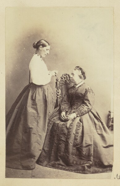 Unknown, [Two women holding a ball of yarn]