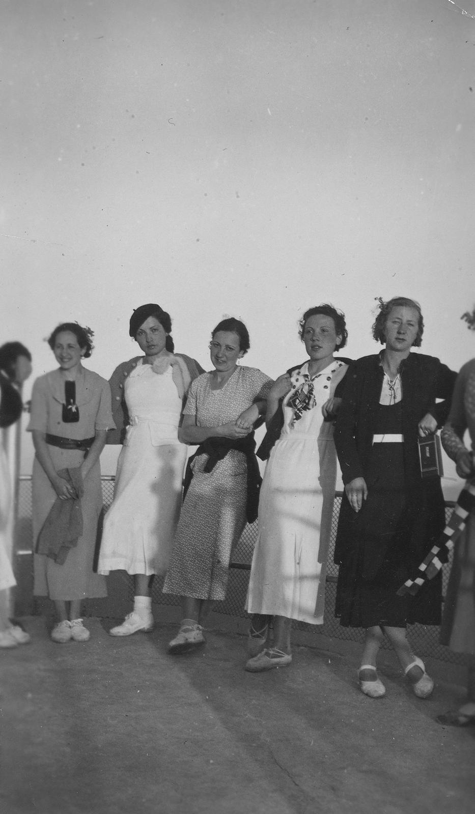Desconegut, [Group of friends]