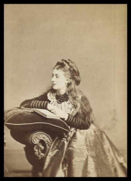 London Stereoscopic and Photographic Company, Guy Little Theatrical Photograph