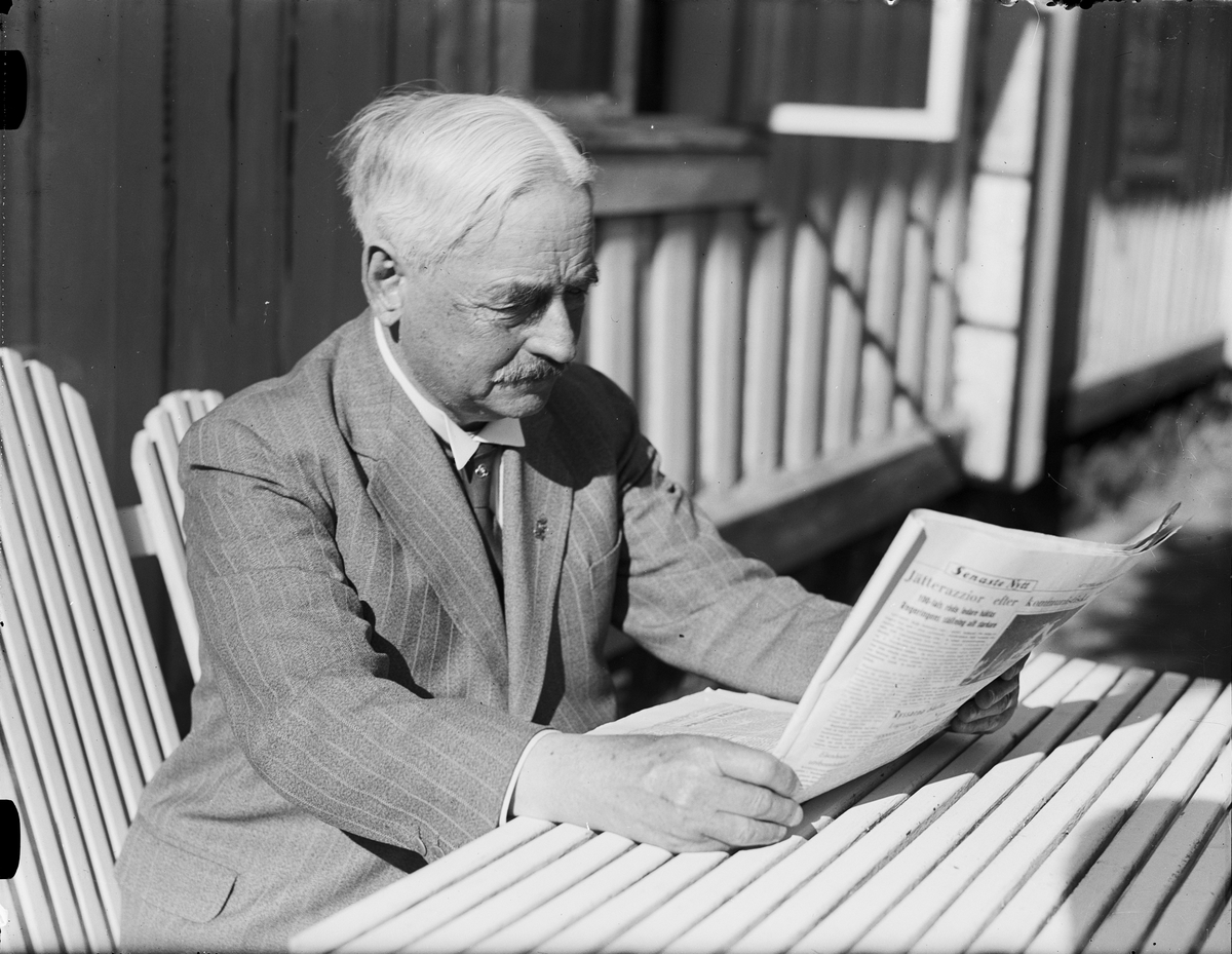 Skötsner-Edhlund, You sit outside and read the newspaper, Östhammar, Uppland