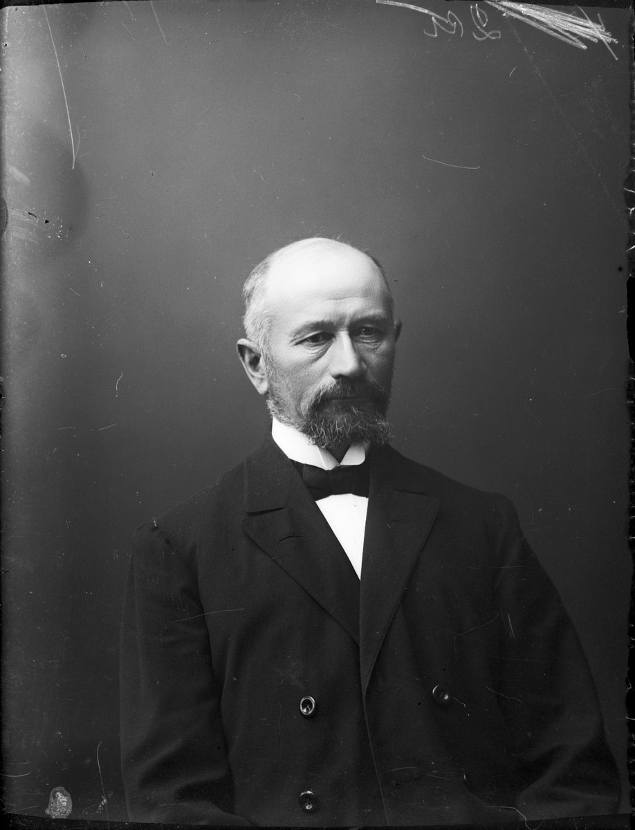 Skötsner-Edhlund, Ateljéporträtt - man, Östhammar, Uppland