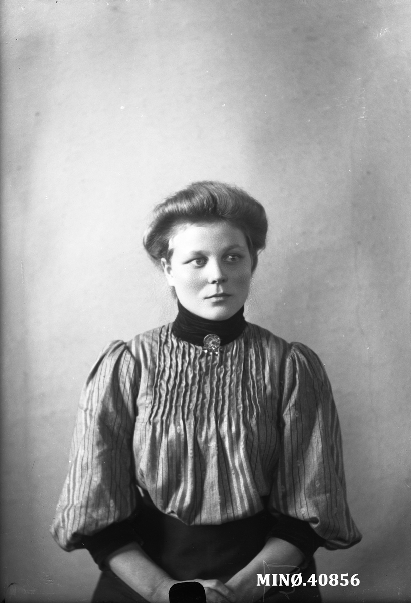 Oscar Holte, Portrett av kvinne - Marie Bakken (født 18.8.1890, gift Ødegård)