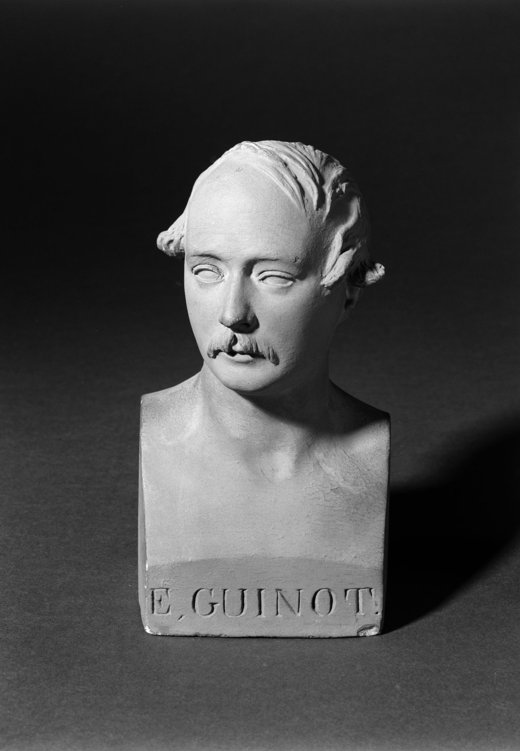 Jean Pierre Dantan, Portrait sérieux d'Eugène Guinot (1812-1861), homme de lettres.