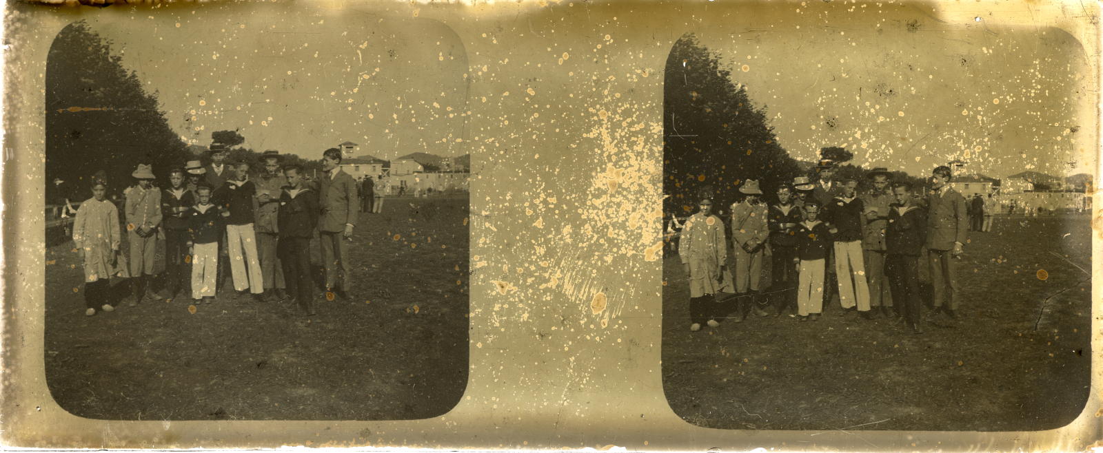 Desconegut, [Portrait of a group of children]