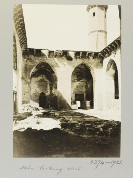 K.A.C. Creswell, Courtyard in Mosque of al-Utrush, Aleppo
