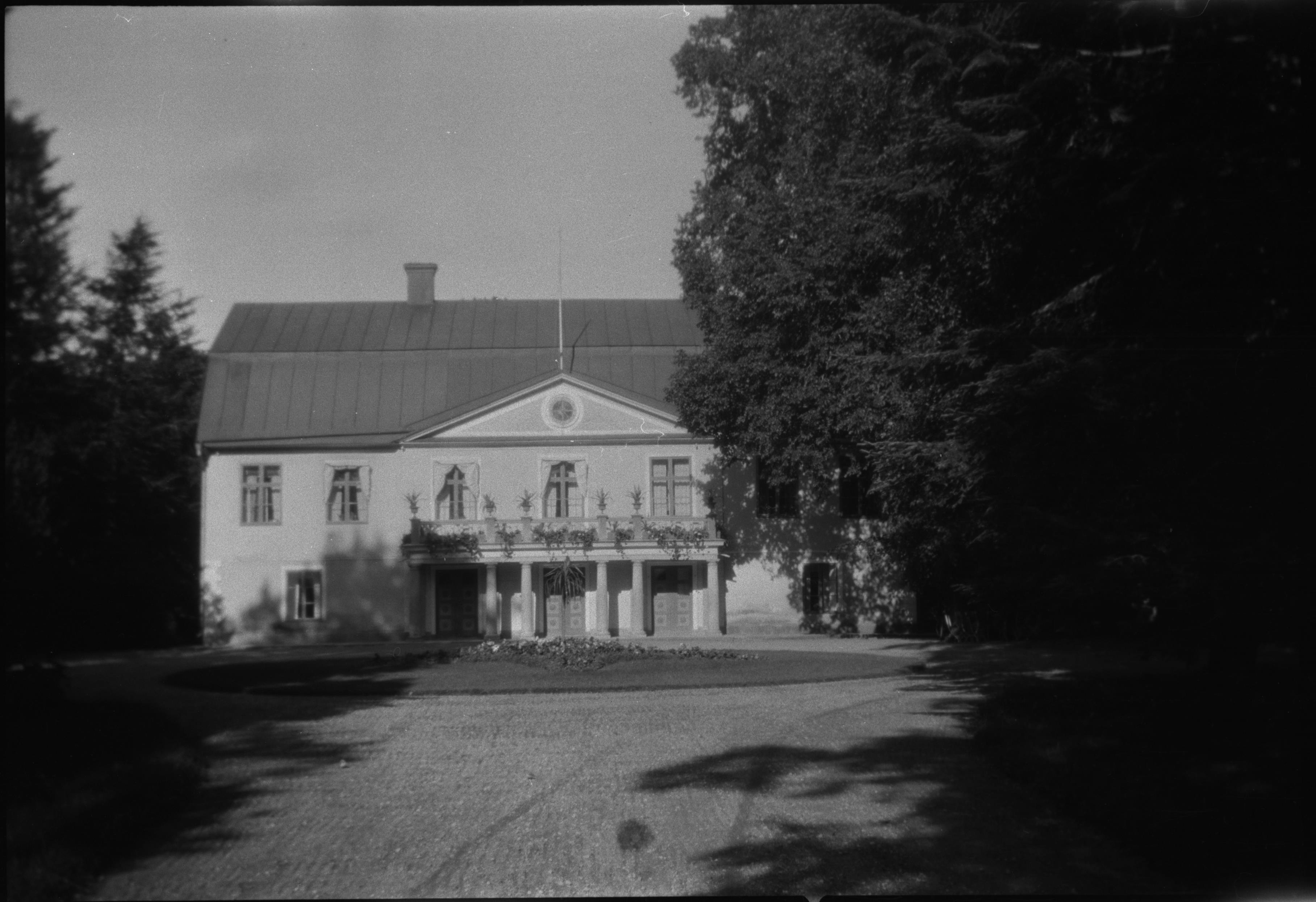 Berit Wallenberg, Hovgården