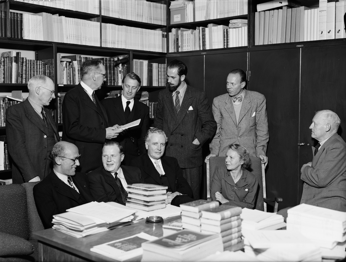 Paul Sandberg, Grupporträtt - en kvinna och män, Uppsala september 1948