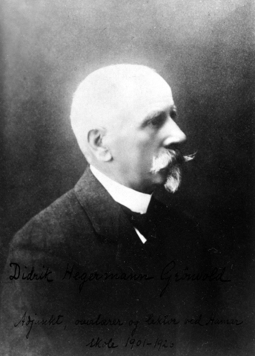 Anno Domkirkeodden, DIDRIK HEGERMANN GRØNVOLD. ADJUNKT, OVERLÆRER OG LEKTOR VED HAMAR KATEDRALSKOLE 1901-1920. HAN VAR OGSÅ HEDMARKSMUSEETS FØRSTE FAGLIGE LEDER.