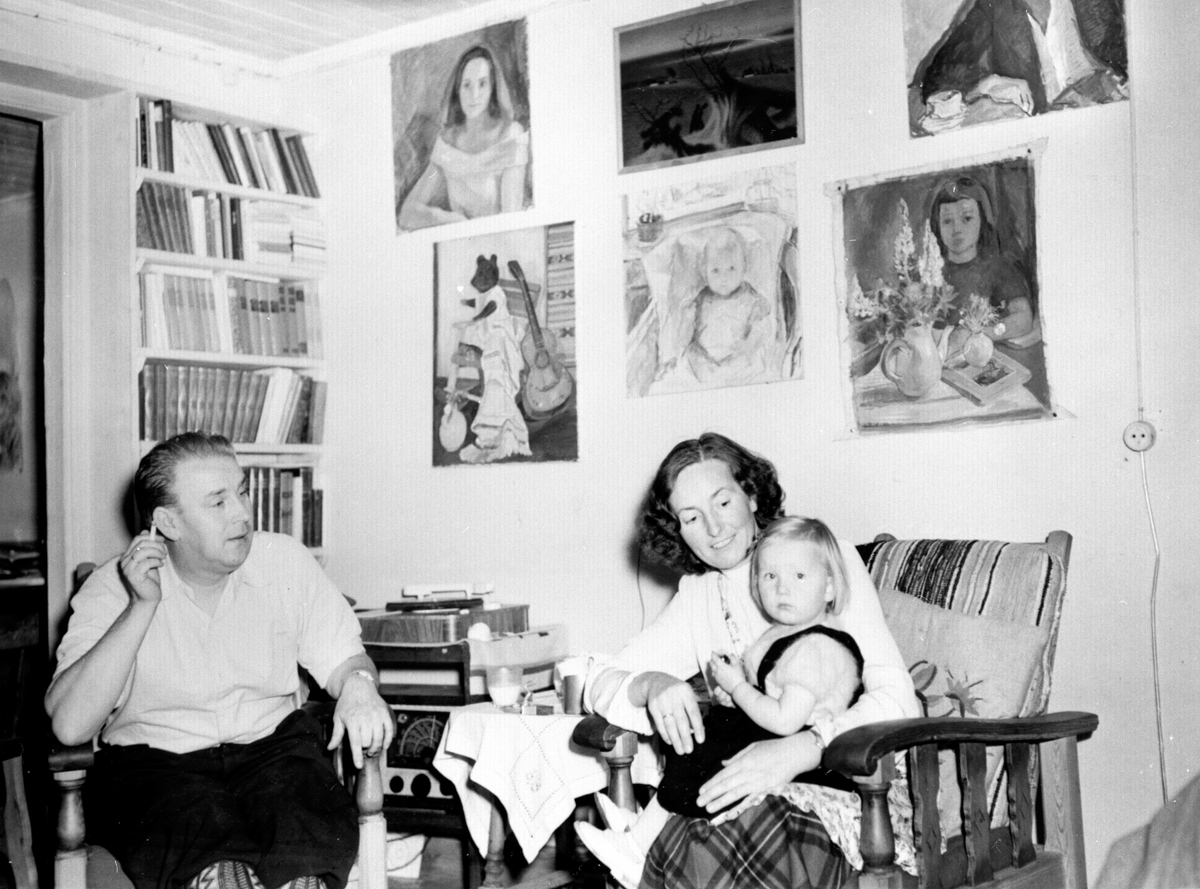 Anno Domkirkeodden, Interiør, stue, Alf Prøysen med kona Else og datteren Elin.