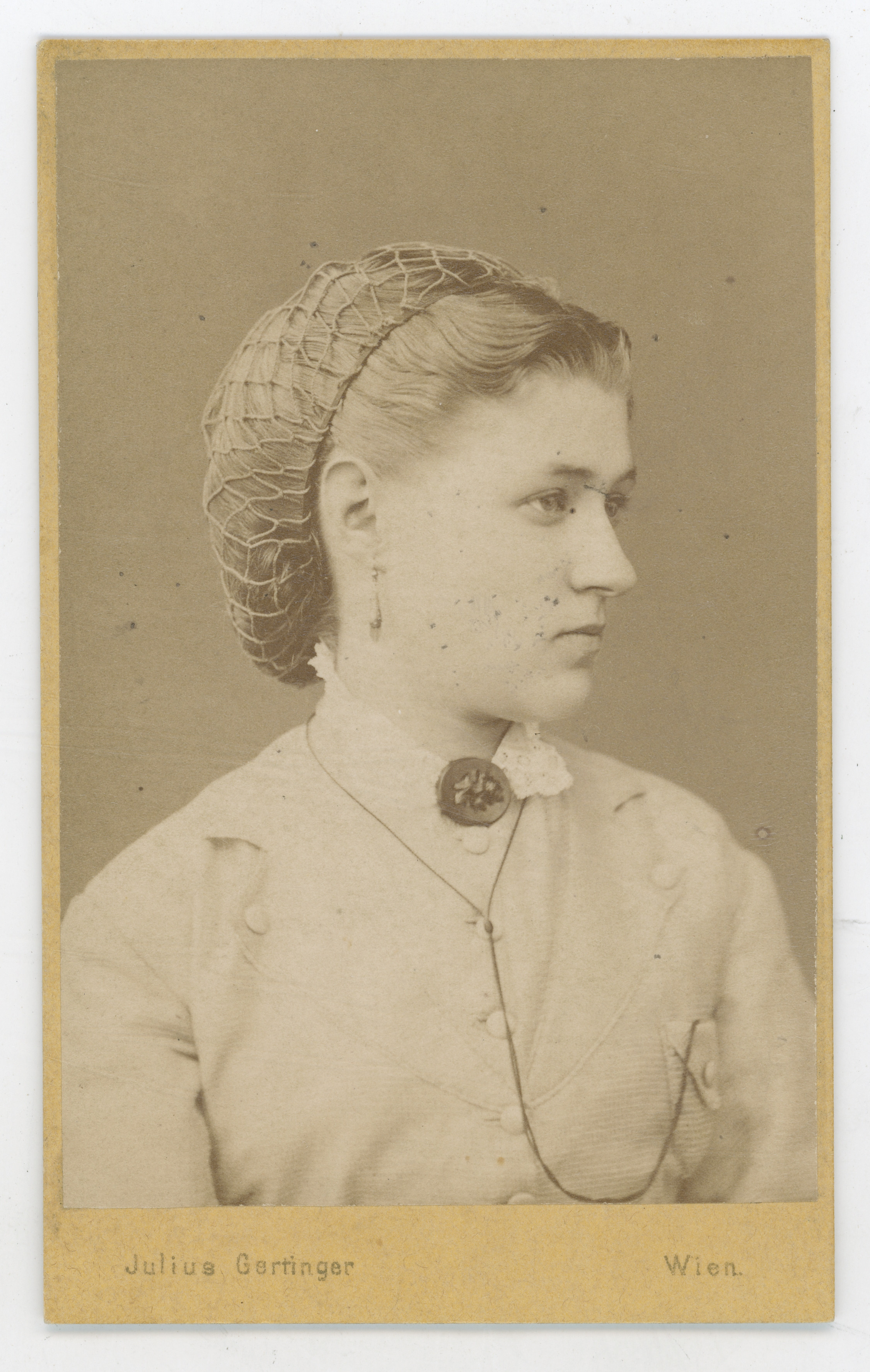 Julius Gertinger, Amalija Gogolja