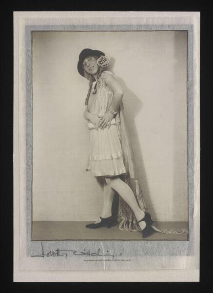 Wilding, Dorothy, Camilla Feo