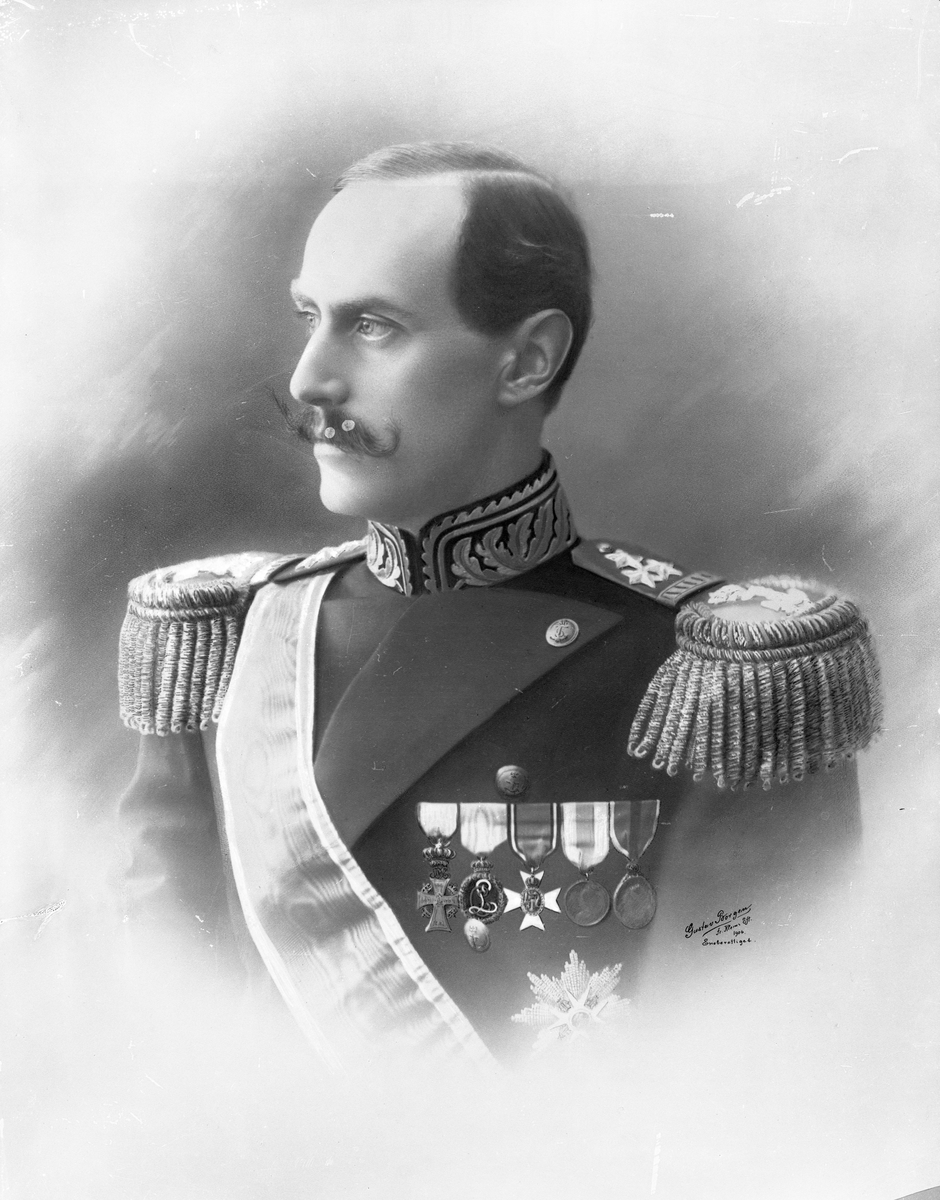 Gustav Borgen, Avfotografert positivkopi. Portrett av Kong Haakon den sjuende.